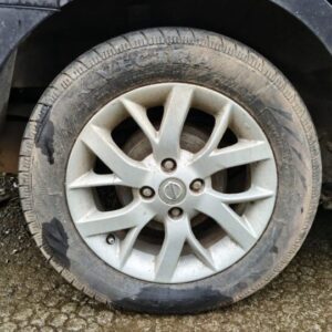 Nissan Sunny 15 Inch Alloys Wheel